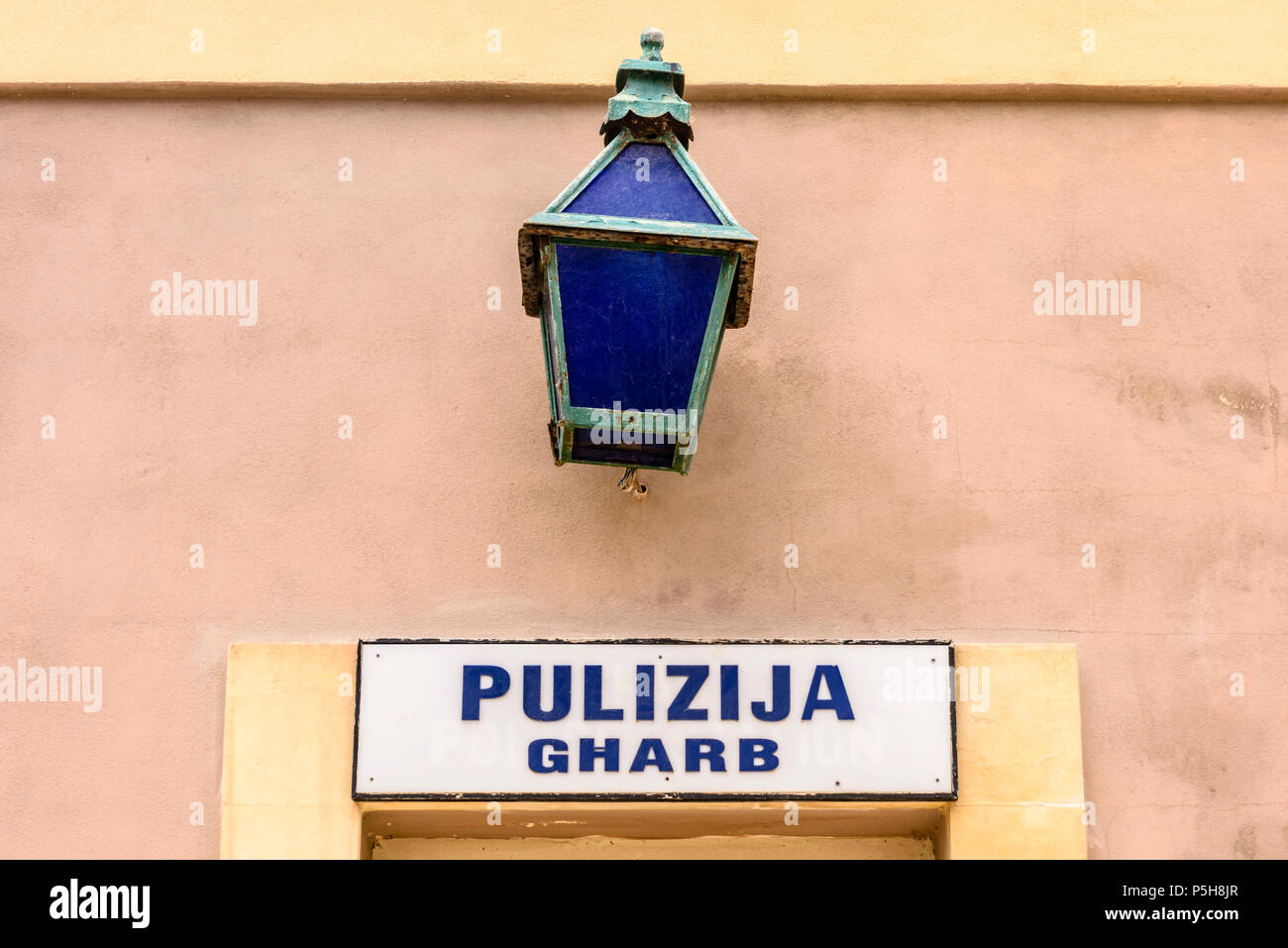 Gharb a una stazione di polizia, Gozo, Malta Foto Stock