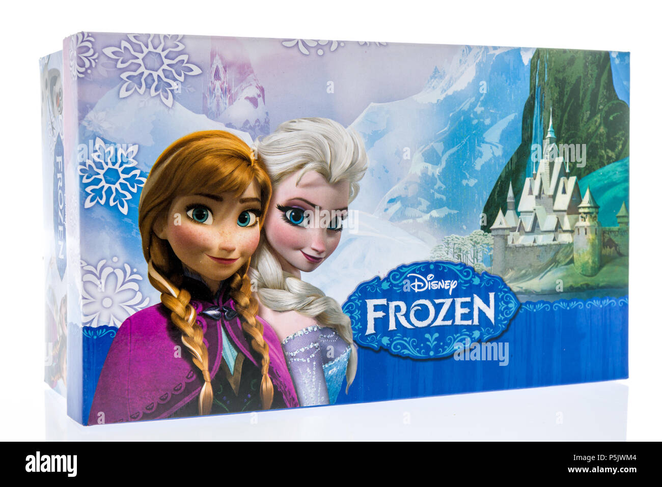 Winneconne, WI - 17 Giugno 2018: una scatola di scarpe dotate di Disney congelati isolato su un background. Foto Stock