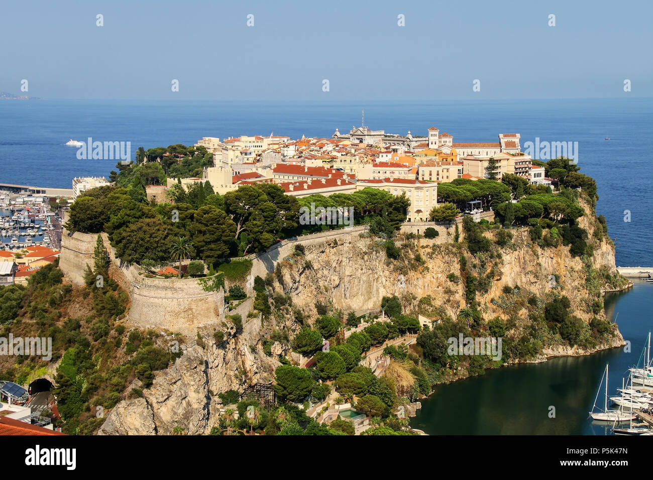 Vista della città di Monaco si trova sulla Roccia di Monaco. La città di Monaco è uno dei quattro tradizionali quartieri di Monaco. Foto Stock