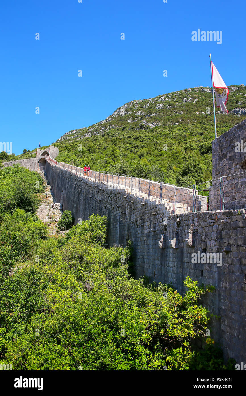 Mura difensive della città di Ston, penisola di Peljesac Croazia. Ston è stata un importante fort del ragusano Repubblica Foto Stock