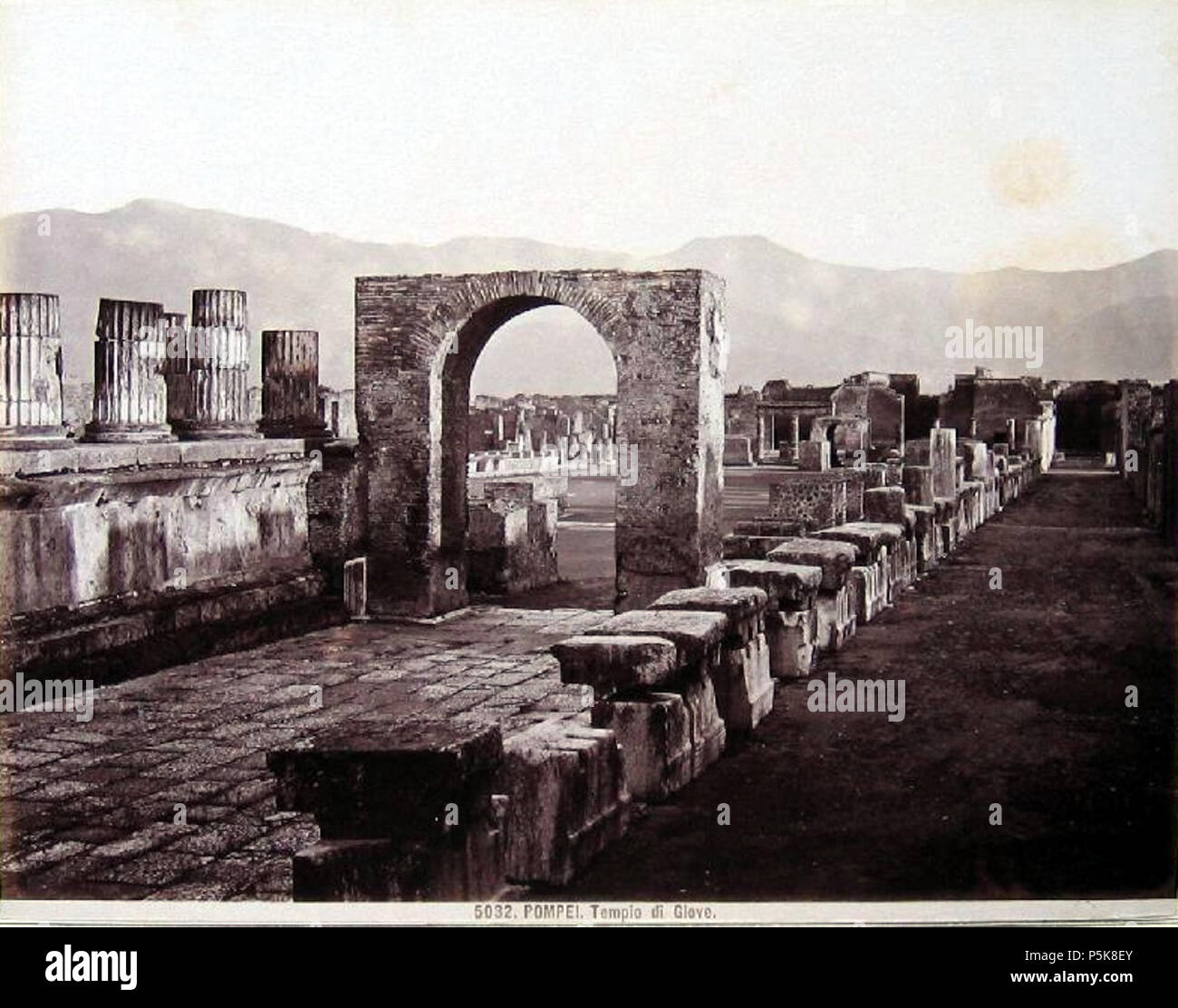 N/A. Italiano: Giacomo Brogi (1822-1881) - 'Pompei. Tempio di Giove'. Numero di catalogo: 5032. Inglese: Giacomo Brogi (1822-1881) - "Pompei. Tempio di Giove'. Catalogo: # 5032. prima di 1881. Giacomo Brogi (1822-1881) Descrizione fotografo italiano Data di nascita e morte 6 aprile 1822 29 Novembre 1881 Luogo di nascita e morte Firenze Firenze periodo di lavoro 1860-1881 circa la posizione di lavoro Italia, Medio Oriente competente controllo : Q2346257 VIAF:156145857883923021479 ISNI:0000 0000 6662 3244 ULAN:500017452 LCCN:no2007070355 GND:124858678 WorldCat 240 Brogi, Giacomo (1822-1881) - n. 5032 - Foto Stock