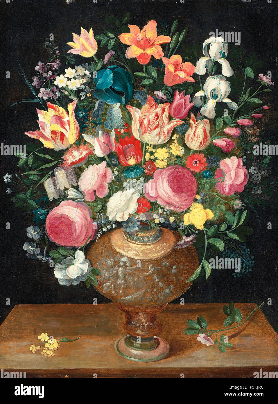 Inglese: una natura morta di fiori in un vaso scolpito circa 1600. N/A 100  Andries Daniels &AMP; Frans Francken II - una natura morta di fiori in un  vaso scolpito Foto stock - Alamy