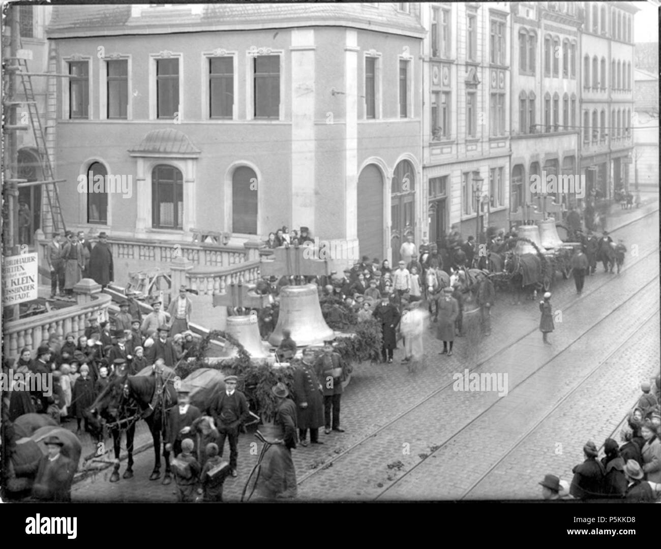 N/A. Deutsch: Ankunft der Glocken . 1913. Sconosciuto 104 Ankunft der Glocken Marienkirche Offenbach 1913 Foto Stock