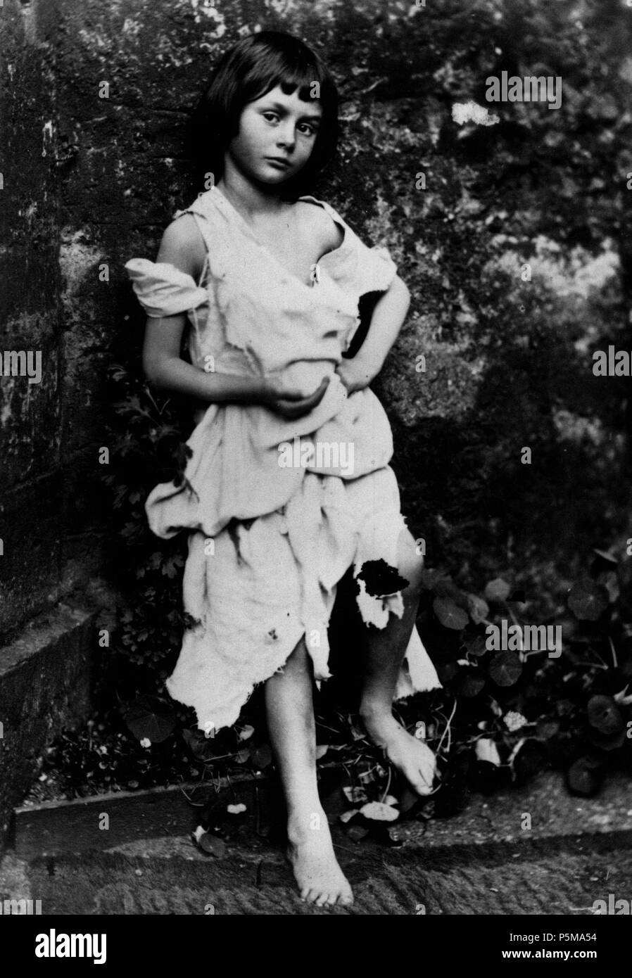 N/A. Inglese: Alice Liddell come un mendicante ragazza. Foto di Lewis Carroll. Alta risoluzione: questo è stato pubblicato per la prima volta in Carroll biografia dal nipote: Collingwood, Stuart Dodgson (1898) La vita e le lettere di Lewis Carroll, Londra: T. Fisher Unwin, pagg. P. 80 recuperato il 22 dicembre 2010. . 1858. Lewis Carroll (1832-1898) nomi alternativi Charles Lutwidge Dodgson Descrizione British-English scrittore, matematico e fotografo Data di nascita e morte 27 Gennaio 1832 14 gennaio 1898 Luogo di nascita e morte Daresbury, Cheshire, Inghilterra Guildford, Surrey, Inghilterra periodo di lavoro 1854 a 1 Foto Stock