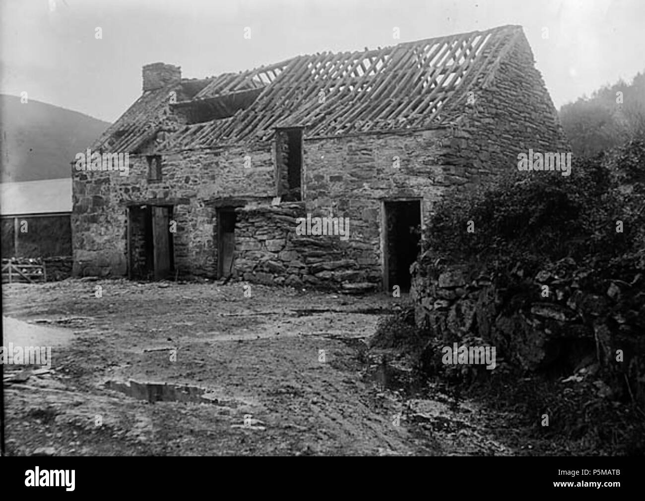 96 Un vecchio edificio nei pressi di Y Bala Pantymarch NLW3362832 Foto Stock