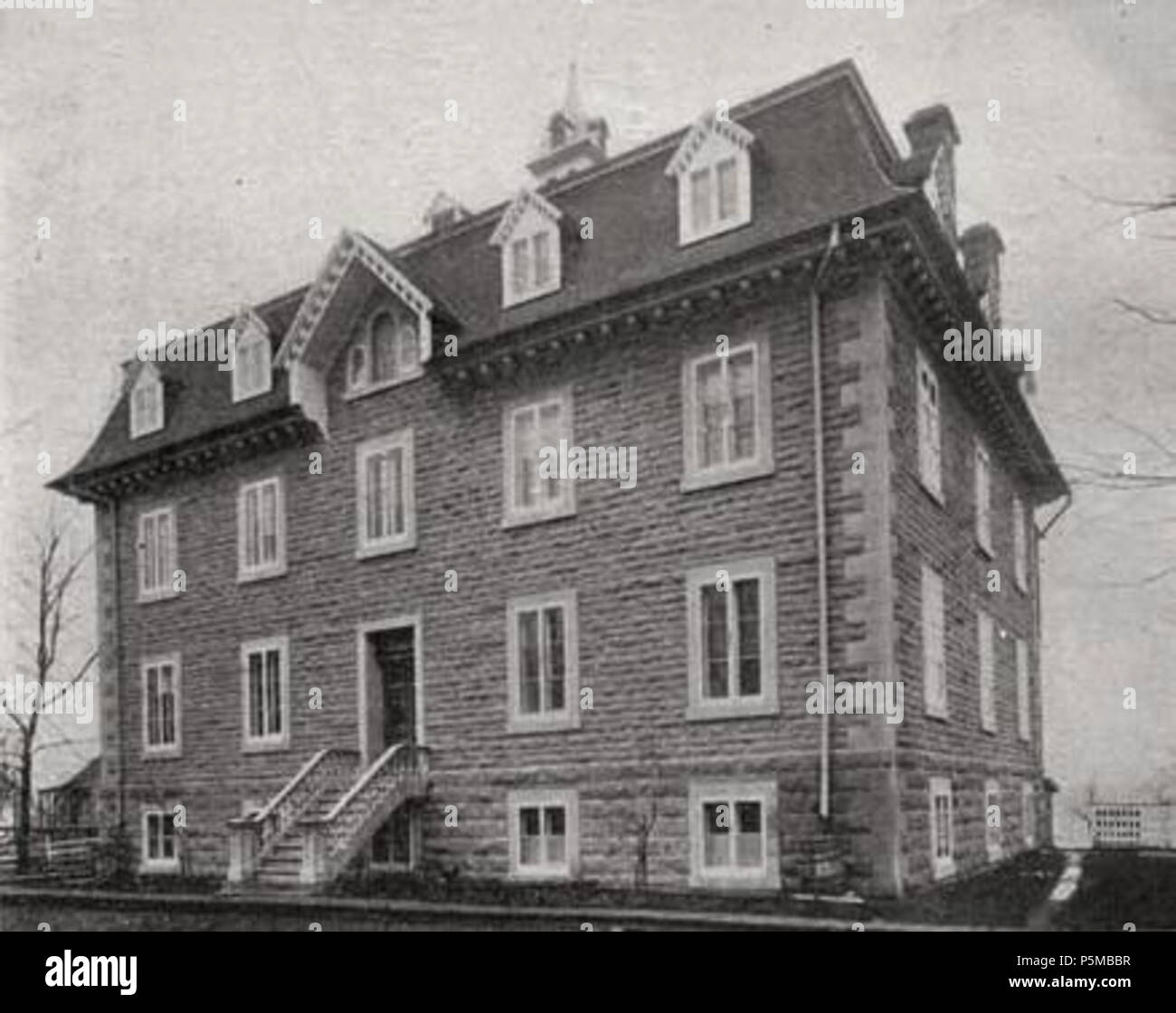 N/A. Français : Ancien Couvent des Soeurs de Sainte-Croix, Sainte-Rose, Laval . 1900. Anonimo 98 Ancien Couvent des Soeurs de Sainte-Croix, 1900 Foto Stock