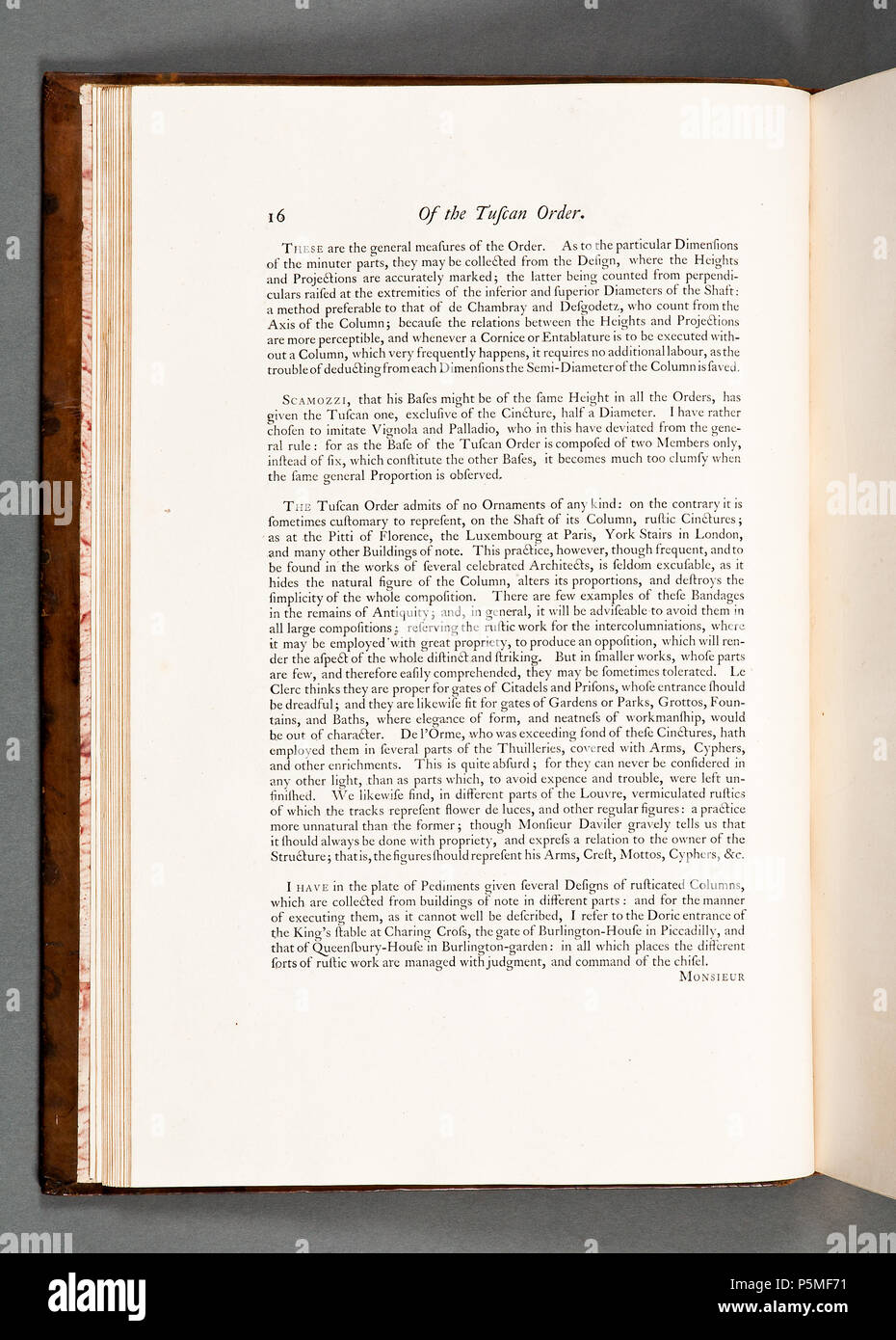 . Nota: per scopi documentali la descrizione originale è stato conservato. Correzioni fattuali e descrizioni alternative sono incoraggiati separatamente dalla descrizione originale. Boken Treatise on architettura civile av William Chambers, 1768.. Un trattato di architettura civile, in cui i principi di tale tecnica sono stabilite... La seconda edizione. Londra; stampato da J. Dixwell... Per essere avuto presso l'autore della casa in Berner Street... MDCCLXVIII. Svenska: Sprängd kalv m. guldtr dekor rygg + guldtr. rambård pärmar. Marmorerat papper fp + bp ins. samt förs. r. + efters. v. Snitt Förgyllt. William Foto Stock