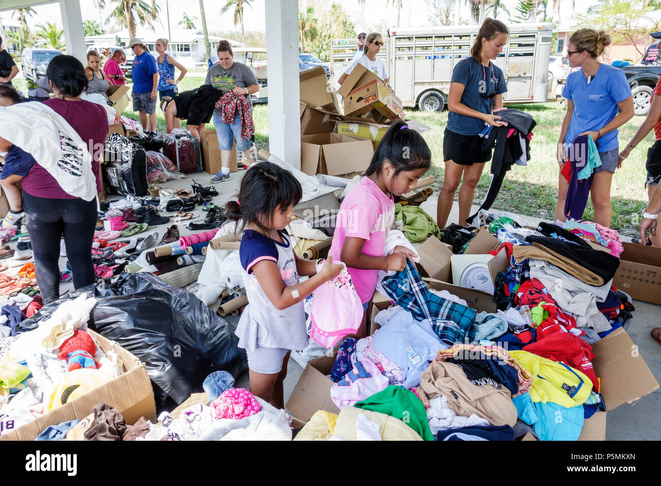 Everglades City Florida,dopo l'uragano Irma,aiuto tempesta assistenza disastro,sito di distribuzione,donazioni,volontariato volontariato servizio di comunità volontariamente Foto Stock