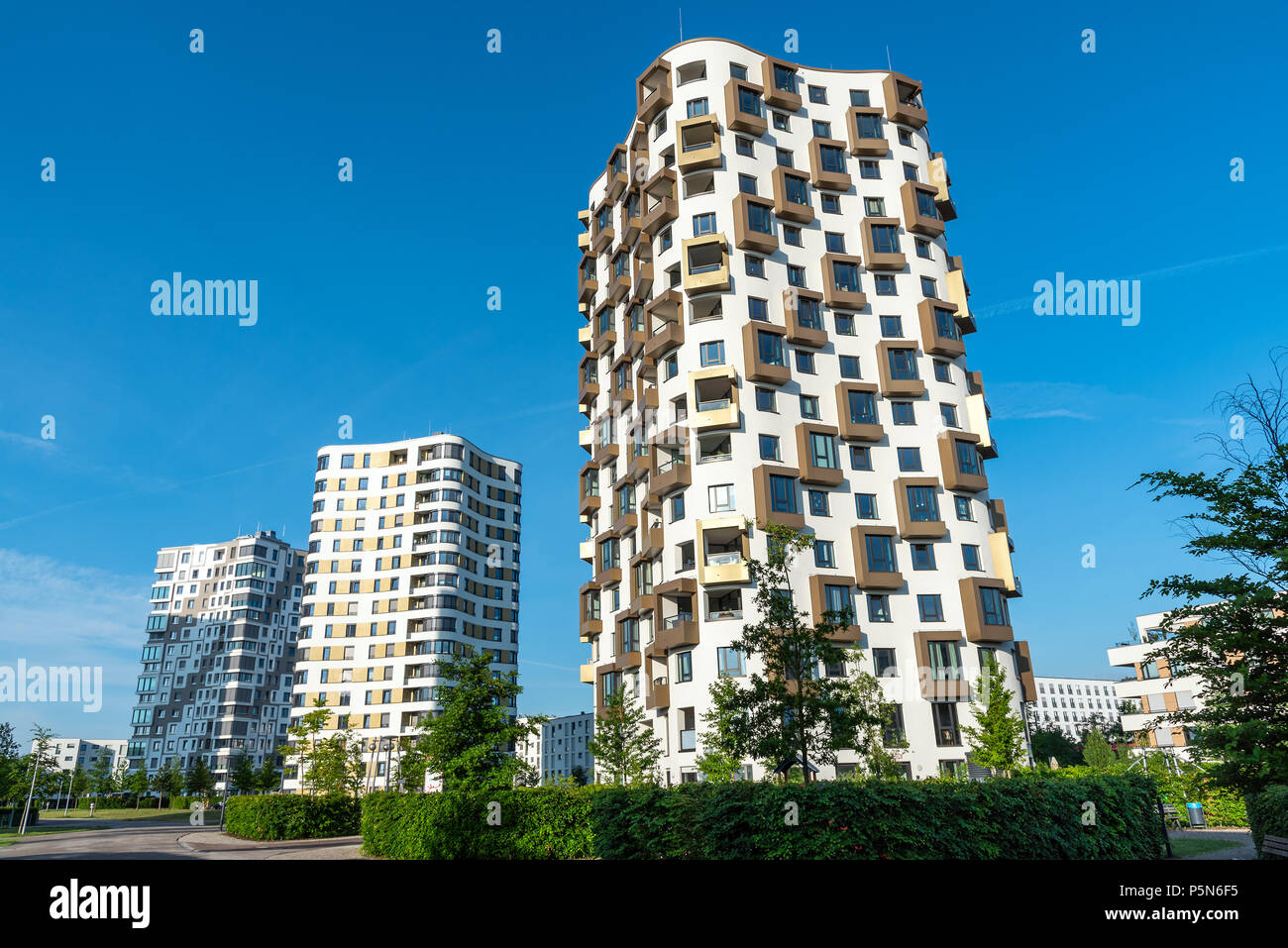Un moderno alto edificio edifici appartamento visto a Monaco di Baviera, Germania Foto Stock