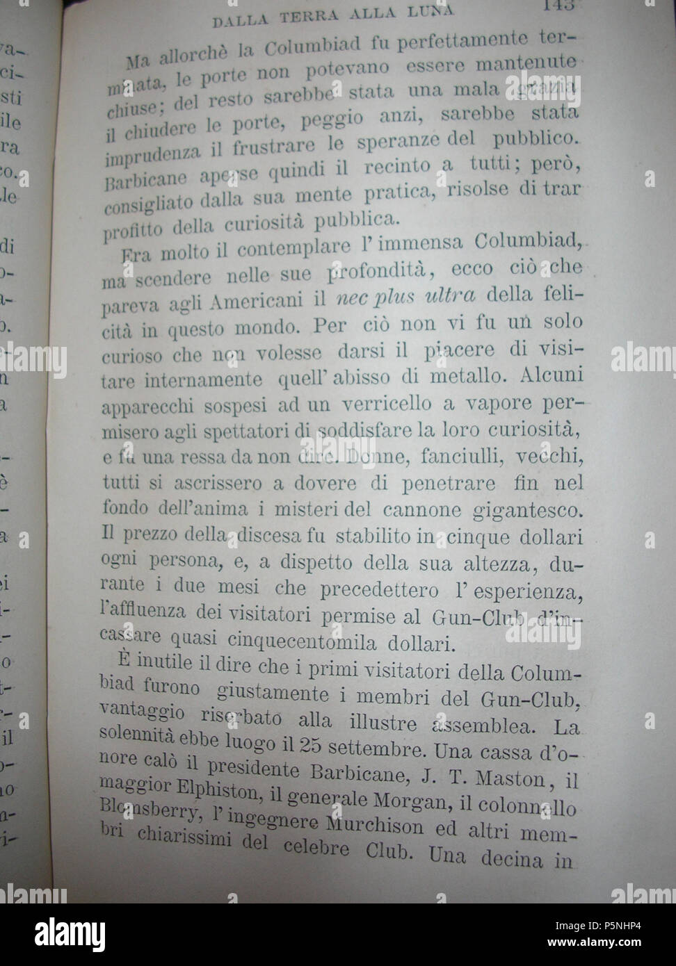 N/A. Foto del libro 'Dalla Terra alla Luna", stampata nel 1880. . Jules Verne (1828-1905) nomi alternativi Jules Gabriel Verne Descrizione lo scrittore francese Data di nascita e morte 8 Febbraio 1828 24 marzo 1905 Luogo di nascita e morte Nantes Amiens periodo di lavoro 1850- competente controllo : Q33977 VIAF:76323989 ISNI:0000 0001 2140 0562 ULAN:500253402 LCCN:N79064013 NLA:35580378 WorldCat 406 Dalla Terra alla Luna - 143 Foto Stock
