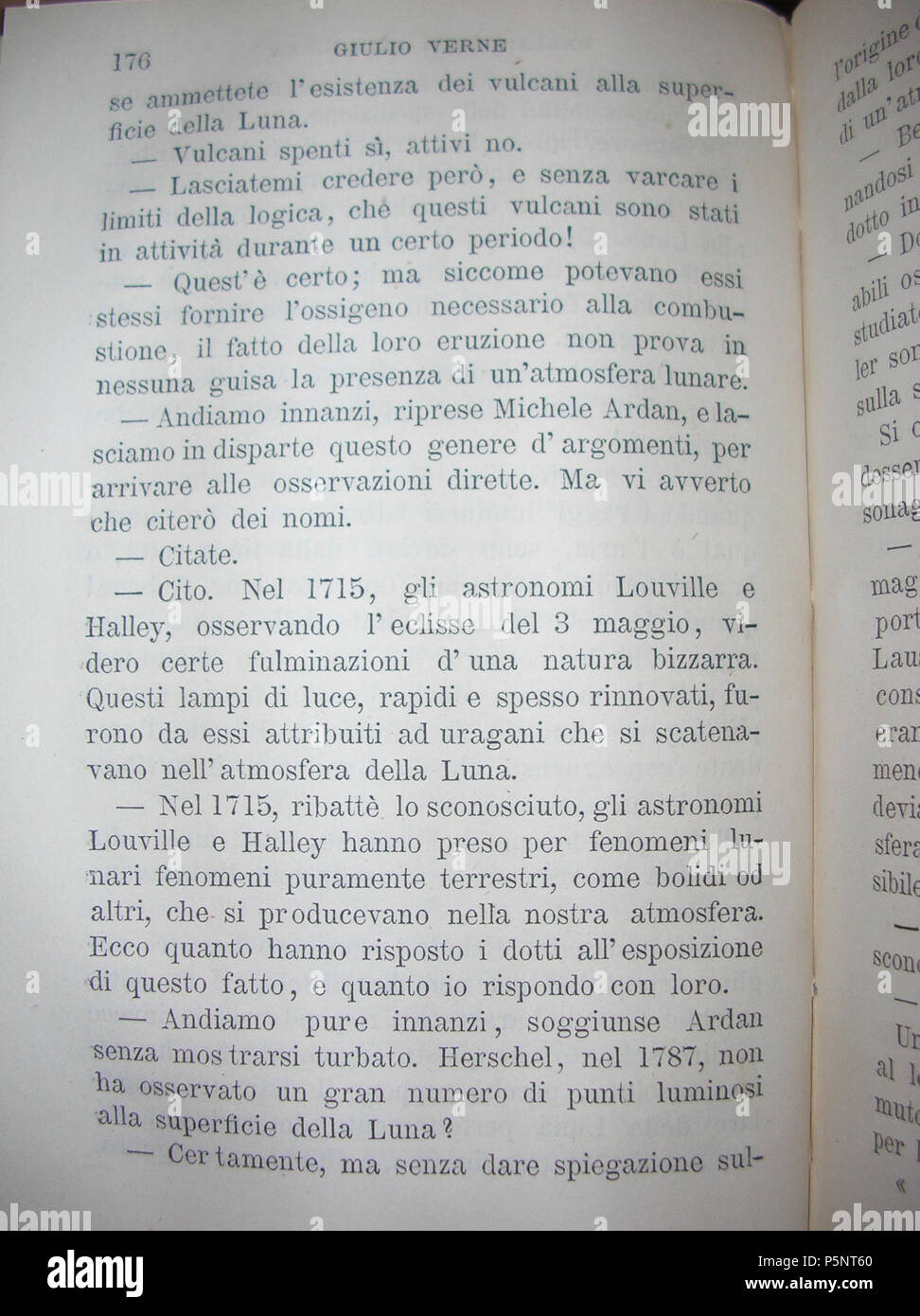 N/A. Foto del libro 'Dalla Terra alla Luna", stampata nel 1880. . Jules Verne (1828-1905) nomi alternativi Jules Gabriel Verne Descrizione lo scrittore francese Data di nascita e morte 8 Febbraio 1828 24 marzo 1905 Luogo di nascita e morte Nantes Amiens periodo di lavoro 1850- competente controllo : Q33977 VIAF:76323989 ISNI:0000 0001 2140 0562 ULAN:500253402 LCCN:N79064013 NLA:35580378 WorldCat 406 Dalla Terra alla Luna - 176 Foto Stock