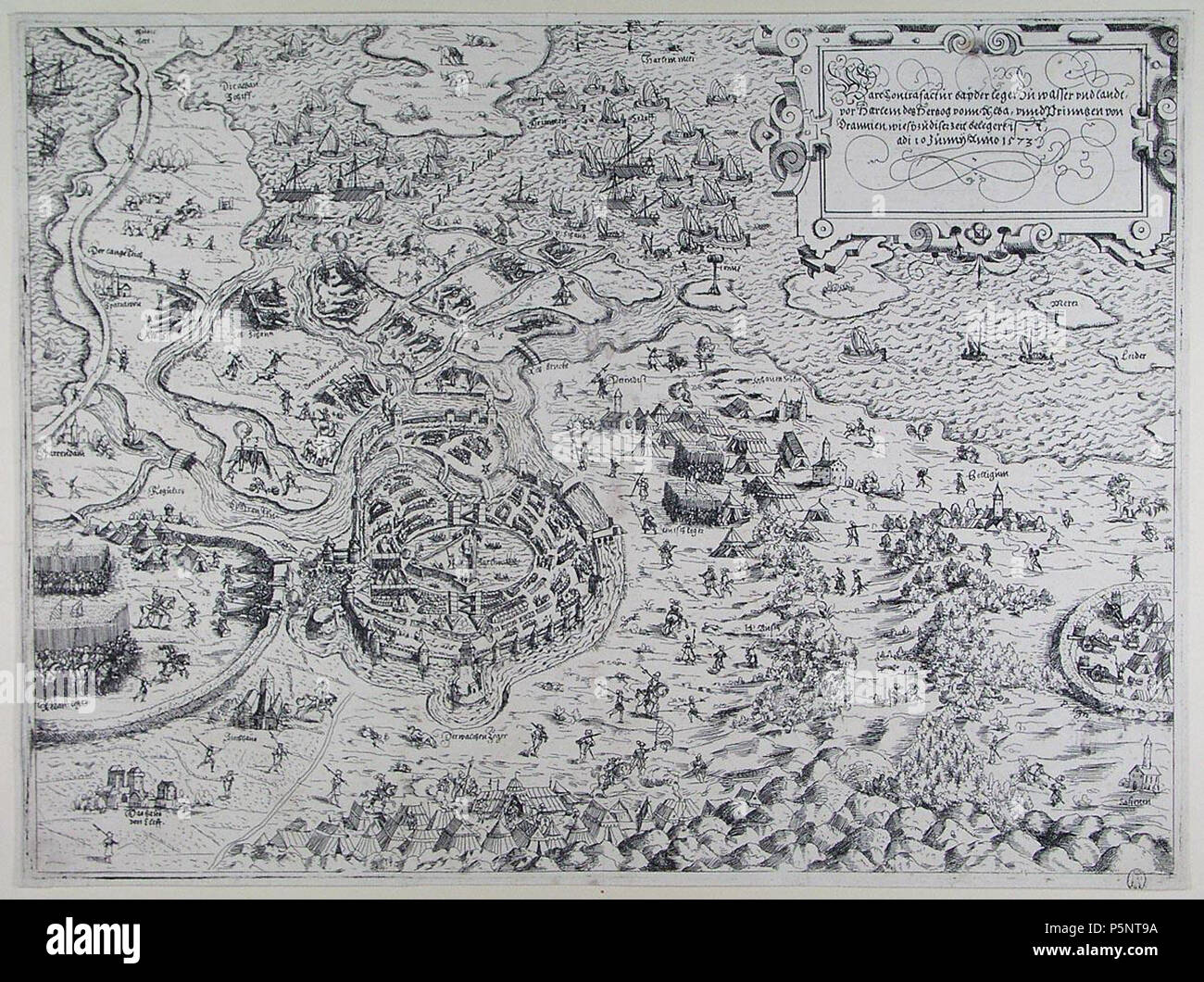 N/A. Inglese: l assedio di Haarlem nel 1572/1573. Attacco chimico. Rotterdam, Museo Boijmans Van Beuningen Prentenkabinet (inv.n. BdH 15259 (PK). Nederlands: Haarlem in Vogelvlucht. Ets. Rotterdam, Prentenkabinet museo Boijmans Van Beuningen (inv.nr. BdH 15259 (PK). Datato in alto a destra / Gedateerd rechtsboven: 10 Junnÿ Anno 1573. Provenienza / Herkomst: 1951: lasciò in eredità al museo Boijmans Van Beuningen dal dottor Bierens de Haan . tra 1573 e 1590. Frans Hogenberg (prima di 1540-1590) nomi alternativi Franz Hogenberg, Frans Hogenbergh, Frans Hogenberch Descrizione incisore fiammingo e cartog Foto Stock
