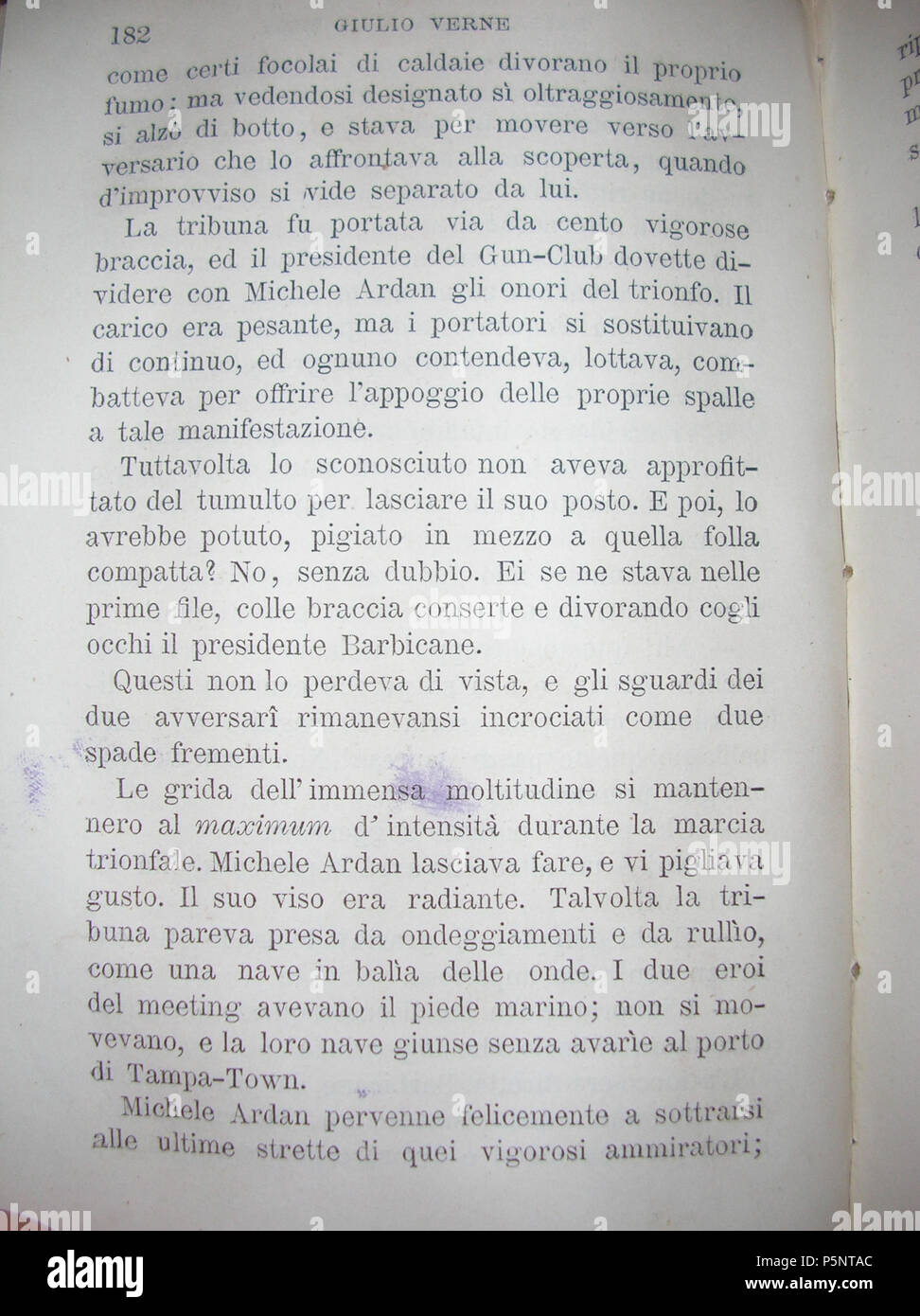 N/A. Foto del libro 'Dalla Terra alla Luna", stampata nel 1880. . Jules Verne (1828-1905) nomi alternativi Jules Gabriel Verne Descrizione lo scrittore francese Data di nascita e morte 8 Febbraio 1828 24 marzo 1905 Luogo di nascita e morte Nantes Amiens periodo di lavoro 1850- competente controllo : Q33977 VIAF:76323989 ISNI:0000 0001 2140 0562 ULAN:500253402 LCCN:N79064013 NLA:35580378 WorldCat 406 Dalla Terra alla Luna - 182 Foto Stock