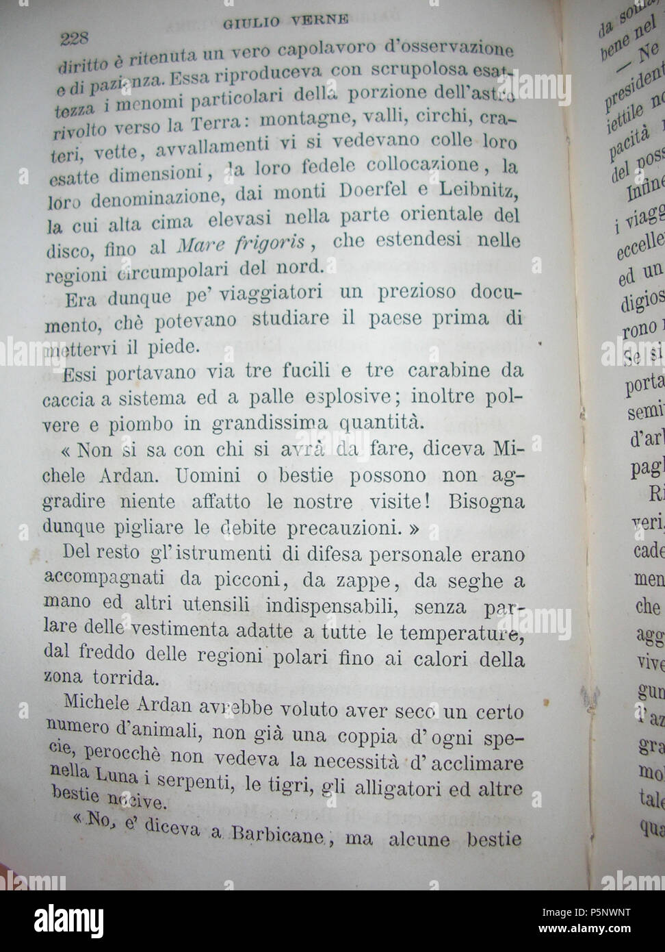 N/A. Foto del libro 'Dalla Terra alla Luna", stampata nel 1880. . Jules Verne (1828-1905) nomi alternativi Jules Gabriel Verne Descrizione lo scrittore francese Data di nascita e morte 8 Febbraio 1828 24 marzo 1905 Luogo di nascita e morte Nantes Amiens periodo di lavoro 1850- competente controllo : Q33977 VIAF:76323989 ISNI:0000 0001 2140 0562 ULAN:500253402 LCCN:N79064013 NLA:35580378 WorldCat 407 Dalla Terra alla Luna - 228 Foto Stock