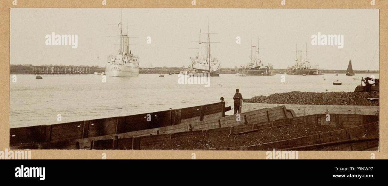 N/A. Nederlands: Beschrijving Schepen Vier schepen van de Koninklijke Marine. Ongelokaliseerd. Documenttype foto Vervaardiger Stomps, Benjamin Wilhelmus Collectie Collectie B.W. Stomps Datering 1894 t/m 1900 Inventarissen http://archief.amsterdam/archief/10162 Afbeeldingsbestand 010162000198 generato con Dememorixer . 1894 t/m 1900. Benjamin Wilhelmus Stomps (1856-1904) 187 Benjamin Wilhelmus Stomps, Afb 010162000198 Foto Stock