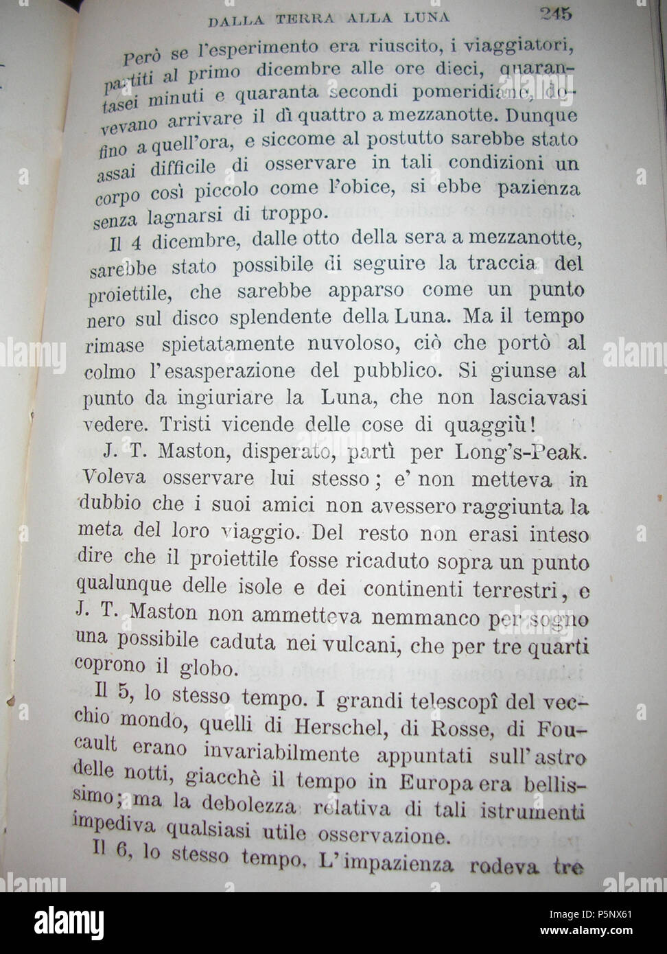 N/A. Foto del libro 'Dalla Terra alla Luna", stampata nel 1880. . Jules Verne (1828-1905) nomi alternativi Jules Gabriel Verne Descrizione lo scrittore francese Data di nascita e morte 8 Febbraio 1828 24 marzo 1905 Luogo di nascita e morte Nantes Amiens periodo di lavoro 1850- competente controllo : Q33977 VIAF:76323989 ISNI:0000 0001 2140 0562 ULAN:500253402 LCCN:N79064013 NLA:35580378 WorldCat 407 Dalla Terra alla Luna - 245 Foto Stock