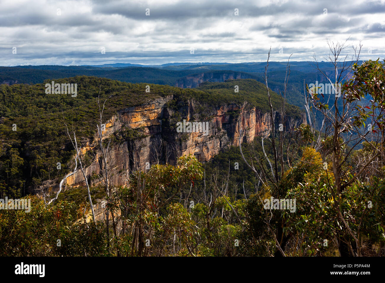 L'iconico Baltzer lookout e Hanging Rock a Blackheath Nuovo Galles del Sud Australia il 13 giugno 2018 Foto Stock