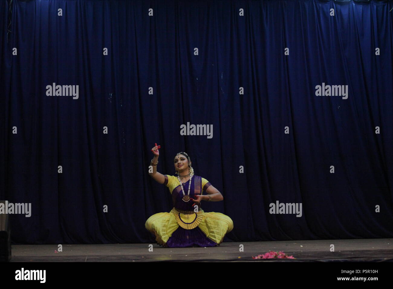 Bharathya natyam è uno dei classici forme di danza di india dallo Stato Tamil Nadu.it è popolare non solo in India ma per il mondo intero Foto Stock