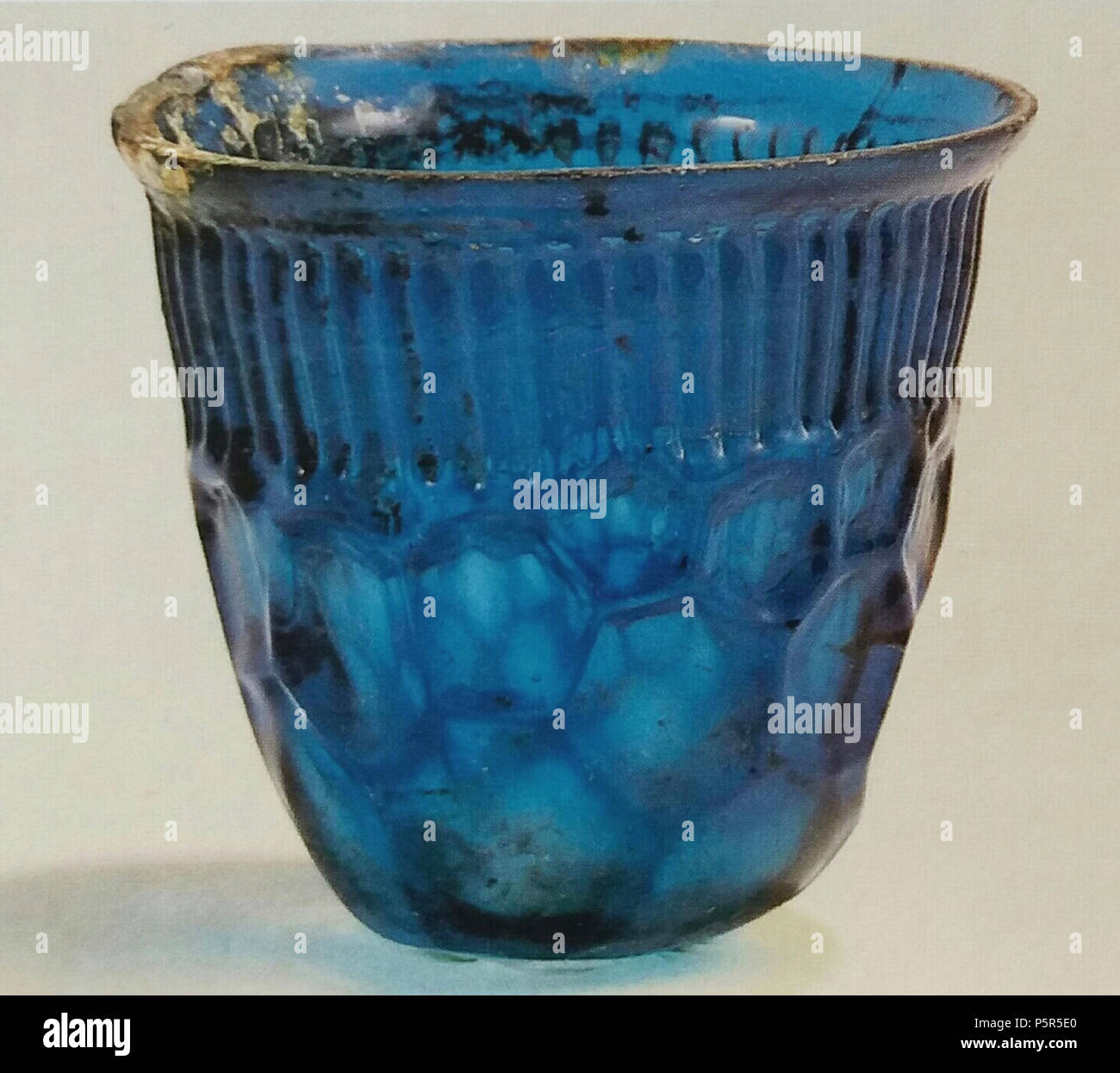 N/A. Vetro blu cup riesumati dall Cheonmachong . 56 C. Sconosciuto 211 Blu coppa di vetro in Cheonmachong Foto Stock