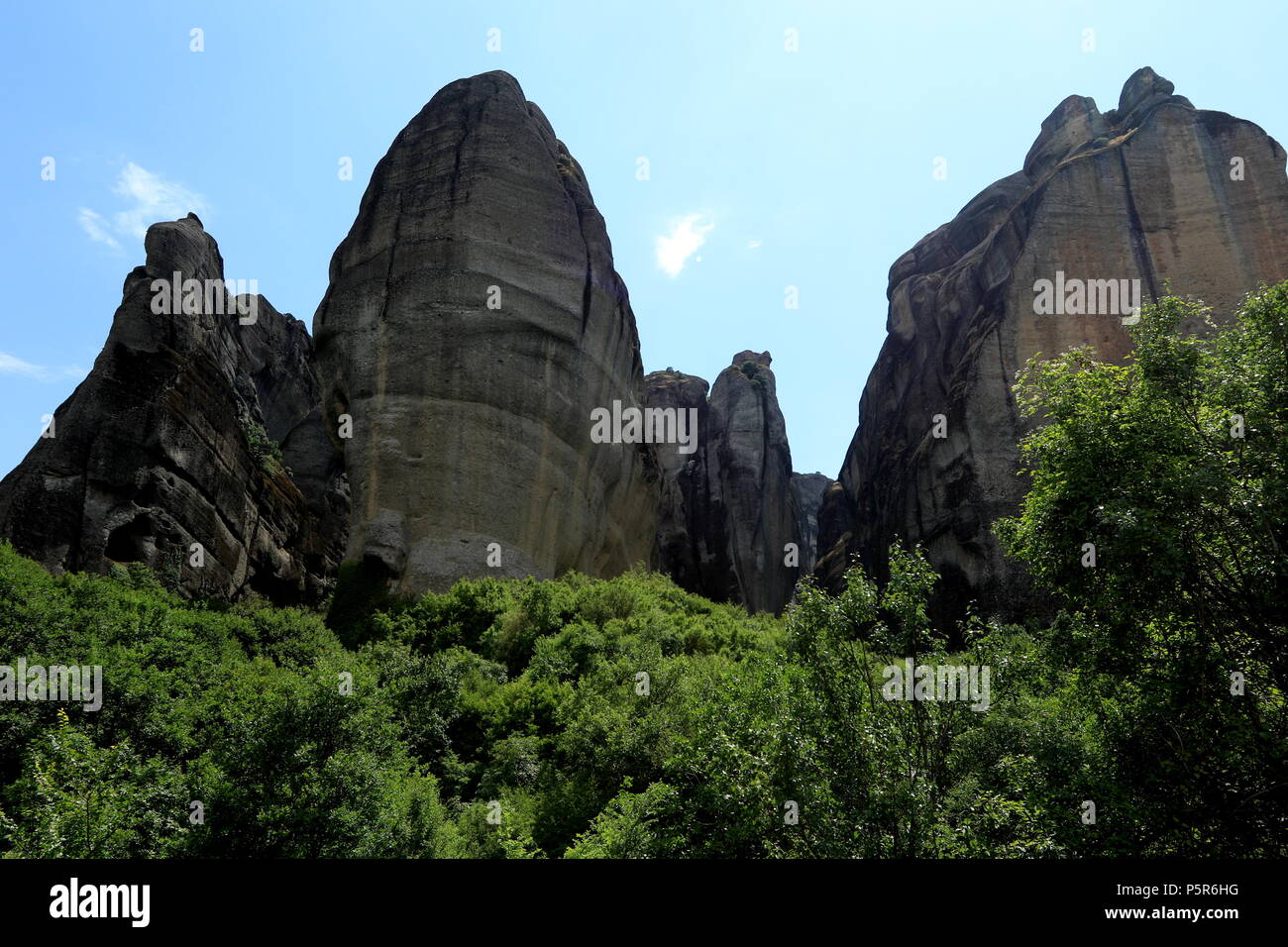 Meteora durante l estate in Kastraki, Kalambaka, Thessayly regione, vicino alla città di Trikala, Grecia. Foto Stock