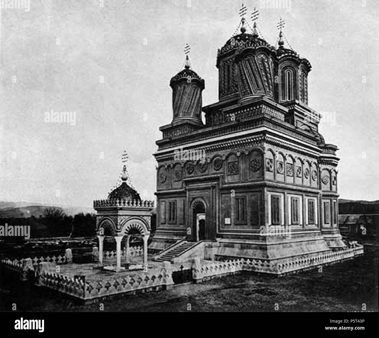 N/A. Inglese: la Cattedrale Ortodossa in Curtea de Arge, Romania questa è una foto di un monumento storico in judeul Arge, classificati con il numero AG-II-a-A-13628 . tra circa 1862 e circa 1884 (cfr. Emanuel Bdescu, "Franz Duschek', in Magazin Istoric, marzo 2009, p.74-76). Franz Duschek Descrizione fotografo rumeno periodo di lavoro dal 1862 fino al 1884 competente controllo : Q45268006 282 Catedrala Curtea de Arges Foto Stock