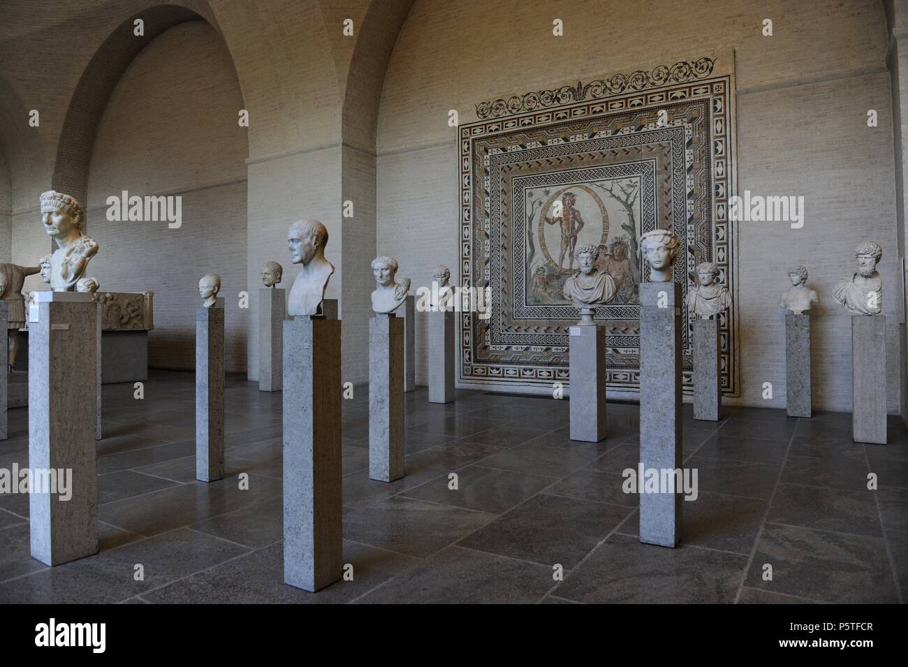 Germania. Monaco di Baviera. Glyptothek. Sala dei Ritratti romani. All'interno. Foto Stock