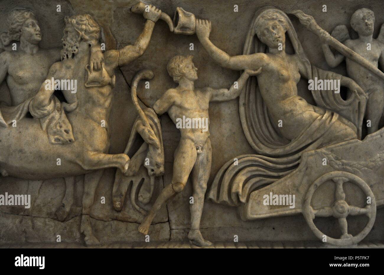 Sarcofago romano. Circa 140 DC. Il matrimonio di Dioniso e Adriadne. Dettaglio Adriane nel carrello. Glyptothek. Monaco di Baviera. Germania. Foto Stock