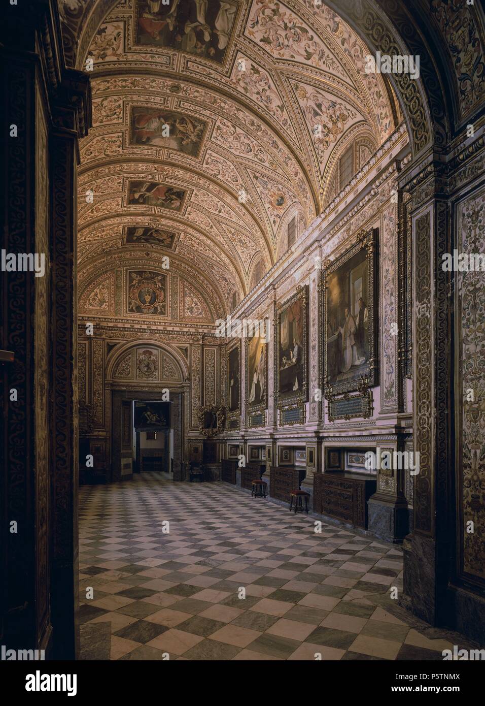 SACRISTIA-VISTA GENERALE-S XVII-ARQUITECTURA BARROCA-DECORACION POR MANUEL RUIZ Y F JUAN DE LA PEÑA. Autore: ALVAREZ VILLAR. Posizione: MONASTERIO-interno, Guadalupe, Spagna. Foto Stock