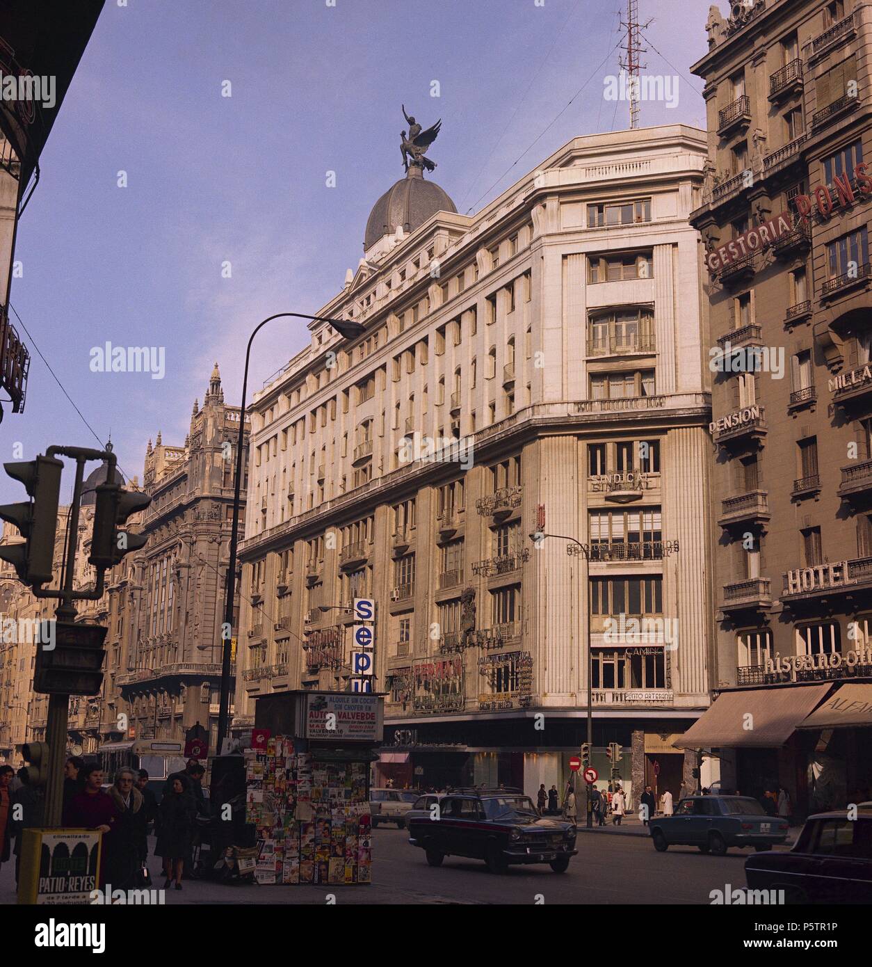 EDIFICIO Madrid Parigi situado en la calle GRAN VIA Nº 32 realizado en los años 20. Location: Edificio Madrid-Parigi, Spagna. Foto Stock