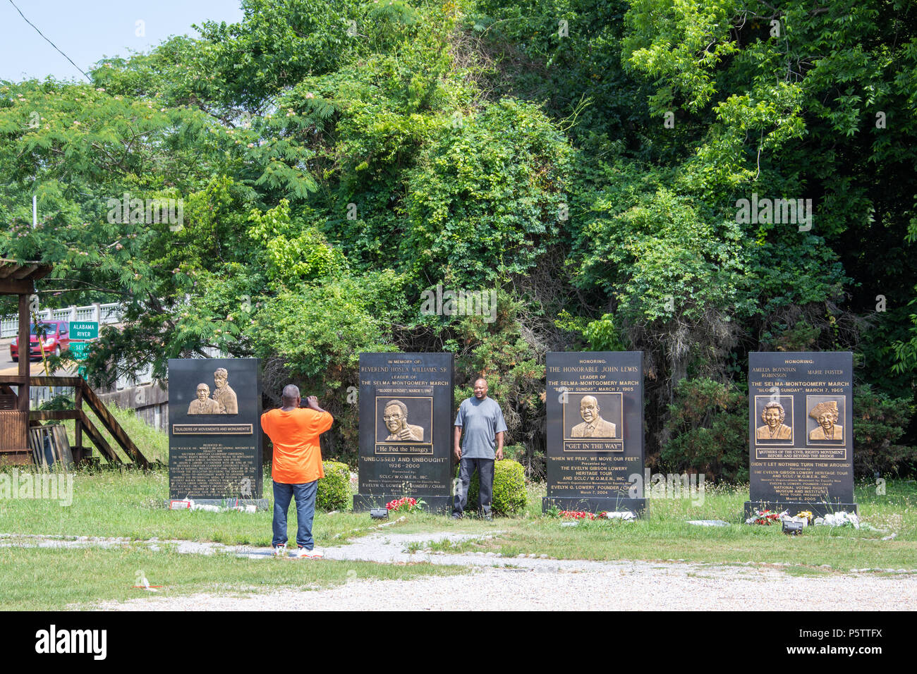 I monumenti di diritti civili invloved leader nel marzo da Selmas a Montgomery, Edmund Pettus Bridge, Selma, Alabama, STATI UNITI D'AMERICA Foto Stock