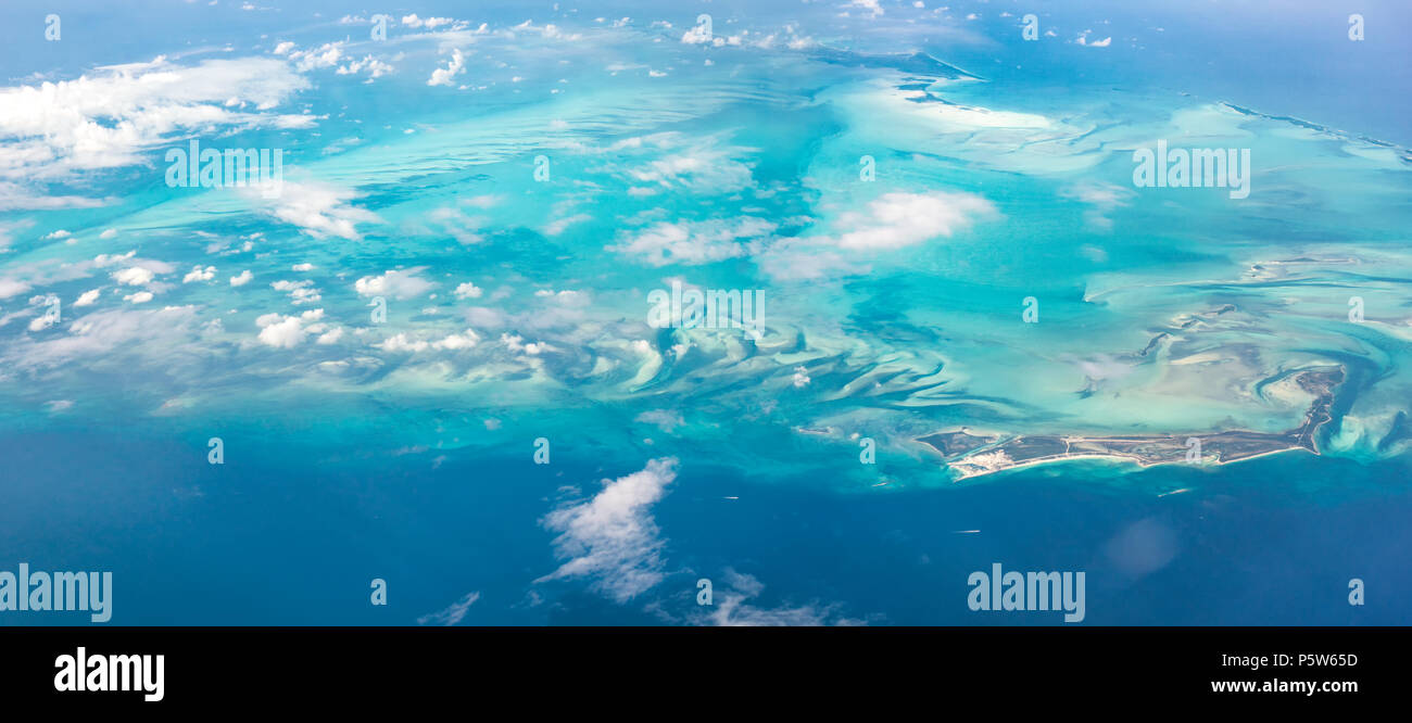 Splendida vista panoramica delle isole delle Bahamas dal di sopra. Foto Stock