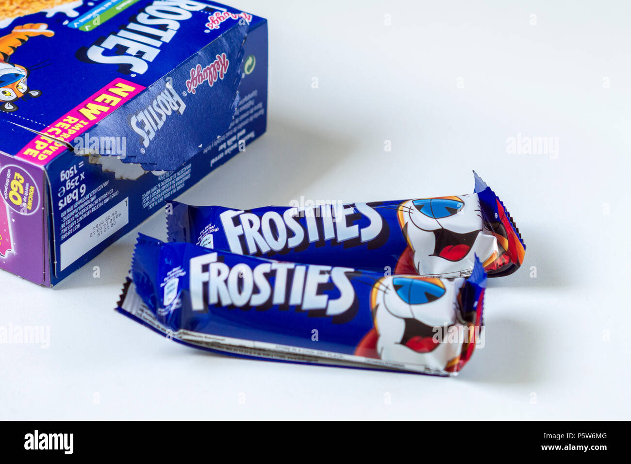 Frosties barrette di cereali nei loro involucri dalla casella Foto Stock