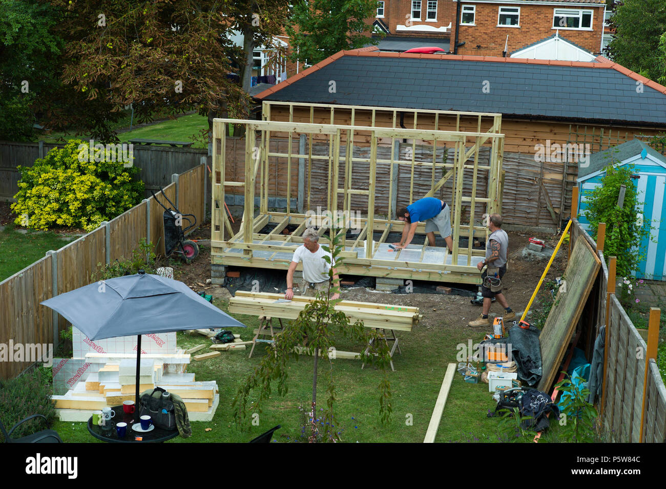 Costruzione di un studio in un giardino Herne Bay Kent REGNO UNITO Foto Stock