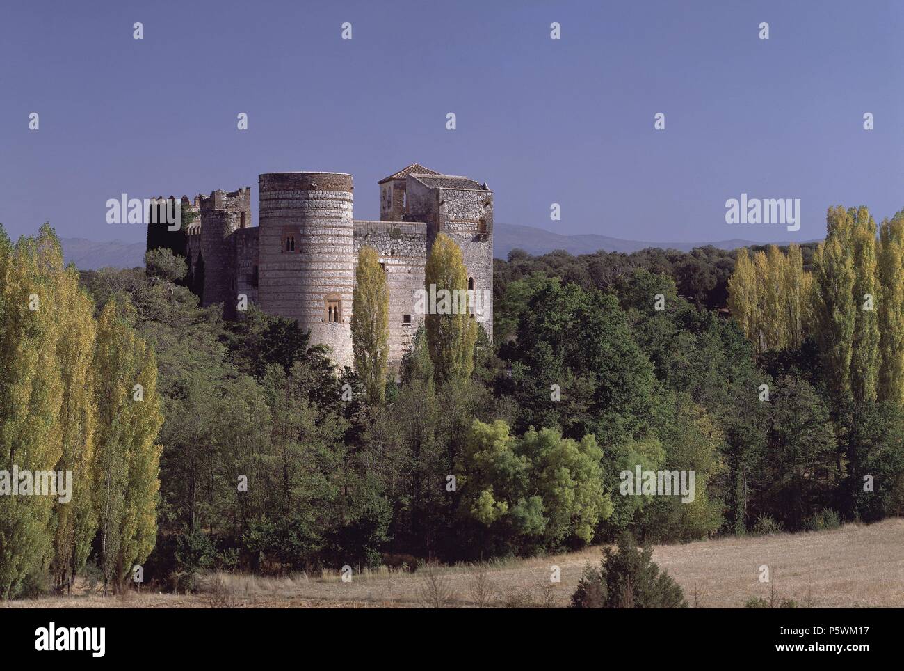 CASTILLO DE ORIGEN ARABE AMPLIADO entre los SIGLOS XII al XV - RESTAURADO EN EL SIGLO XIX, Posizione: Cala Encendida, Sepulveda, SEGOVIA, SPAGNA. Foto Stock