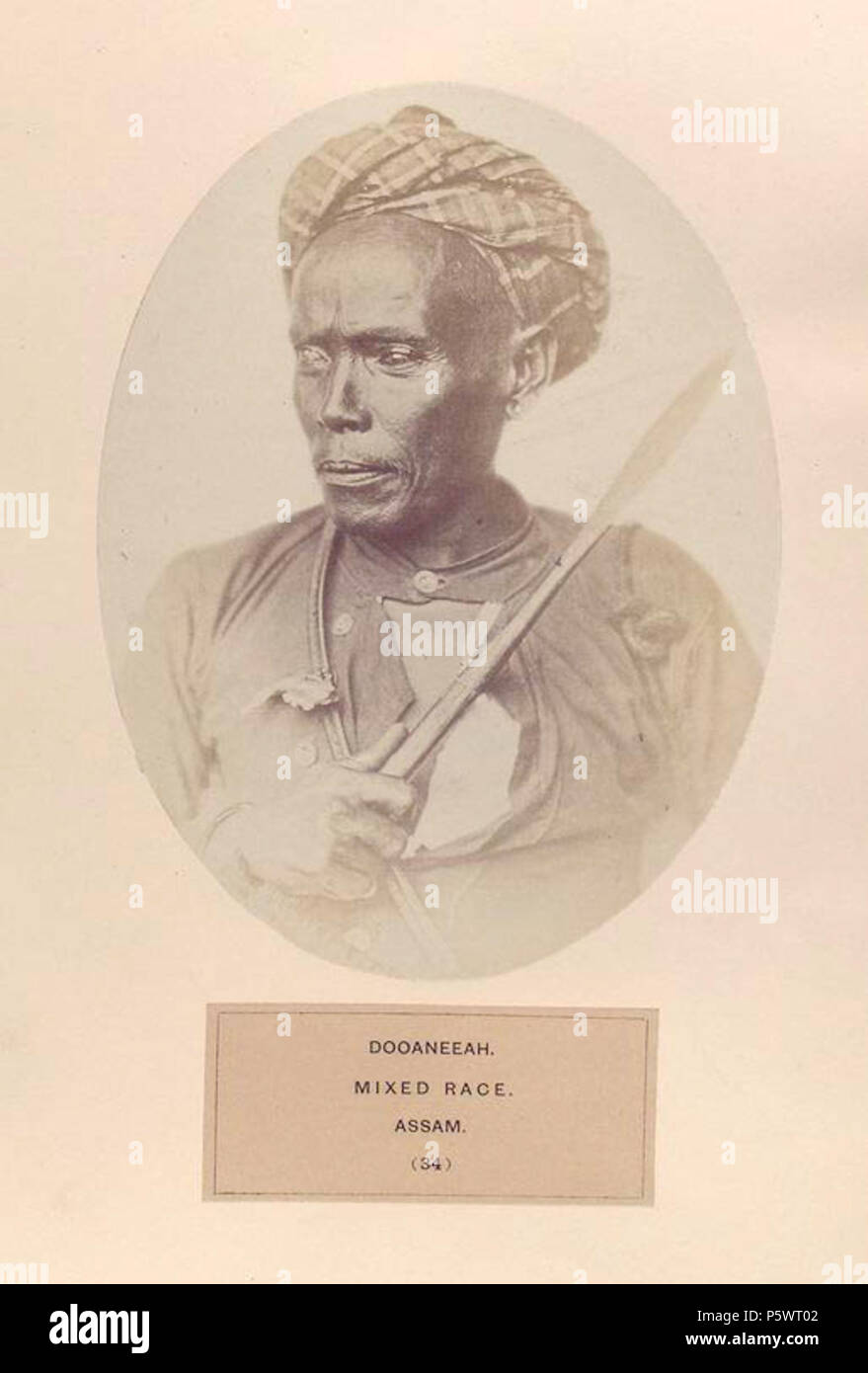 N/A. Inglese: Questa immagine è tratta dal libro il popolo dell India, una serie di illustrazioni fotografiche, con stampa in rilievo descrittivo, delle gare e le tribù di Hindustan, originariamente elaborate sotto l'autorità del governo dell India, e riprodotta. da J. Forbes Watson e John William Kaye tra 1868 - 1875. Tra il 1868 e il 1875. J. Forbes Watson e John William Kaye 466 Dooaneeah, razza mista, Assam Foto Stock