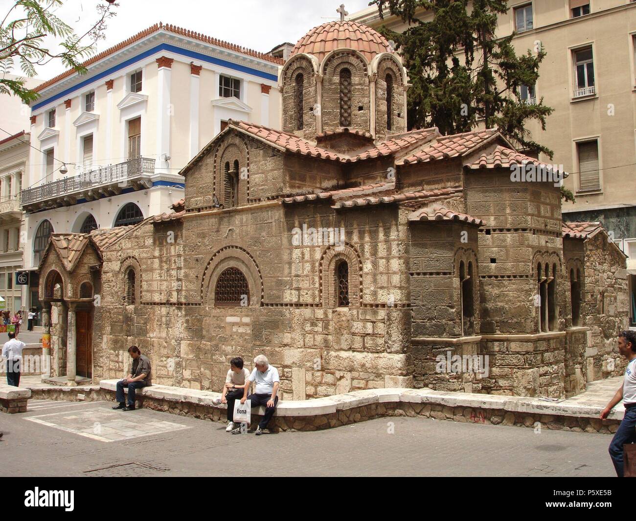 La Iglesia de PANAGIA KAPNIKAREA - IGLESIA BIZANTINA CONSTRUIDA EN EL SIGLO XI. Posizione: Iglesia de KAPNIKAREA, Atene, Grecia. Foto Stock