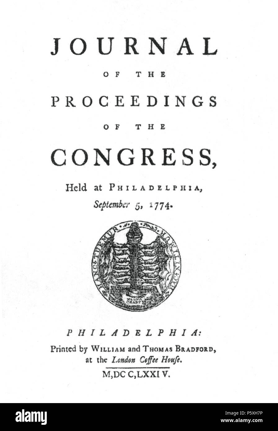 N/A. Copertina della rivista dei lavori del primo Congresso continentale. L'emblema scelto mostra una colonna di Liberty, supportato da la Magna charta di seguito e le mani e le braccia (che rappresenta gli stati) sui lati. Il motto latino Hanc tuemur, hac nitmur significa 'Ciò che difendiamo, questo si appoggiano all'. Settembre 1774. Stati Uniti Governo (precursore) 375 CongressJournal1774coprire Foto Stock
