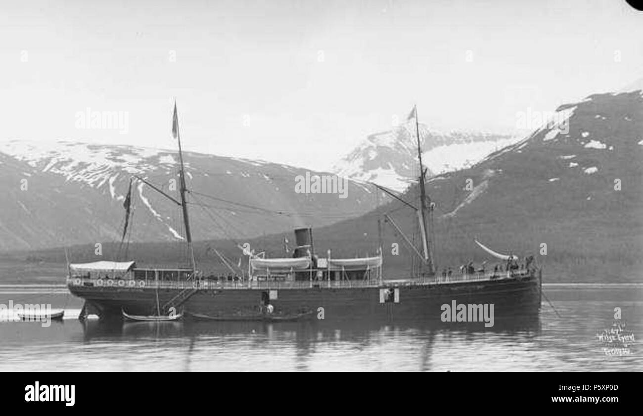 N/A. Inglese: norvegese passengership DS Haakon Jarl costruito nel 1879. Questa nave ha navigato in costiera servizio express (Hurtigruten) tra 1914 e 1924. La foto è stata scattata vicino a Tromsø. Norsk bokmål: Passasjer- og hurtigruteskipet DS "Haakon Jarl" fra 1879. Ho perioden 1914 til 1924 gikk skipet som hurtigrute (etter a dette bildet ble tatt). Bildet er tatt i naerheten av Tromsø. Tra il 1880 e il 1890. Axel Lindahl (1841-1906) nomi alternativi Axel Theodor Lindahl Descrizione fotografo Norwegian-Swedish Data di nascita e morte 27 Luglio 1841 11 dicembre 1906 Luogo di nascita Mariestad lavorare l Foto Stock