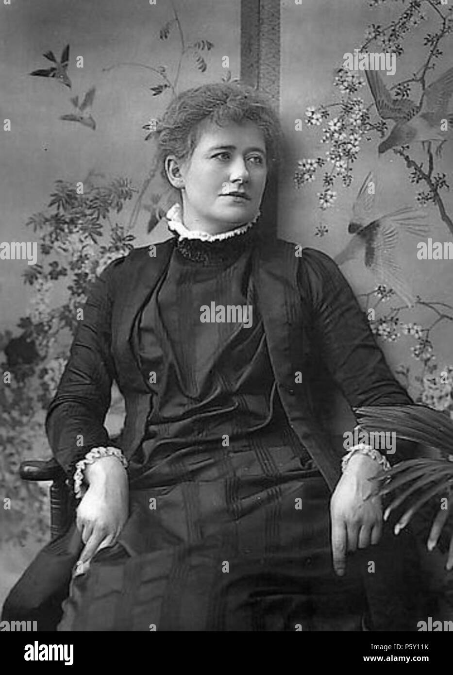 N/A. Inglese: Ritratto di Ellen Terry (1847-1928), tappa inglese attrice, Woodburytype, 9.7 x 7.1 in (247 mm x 180 mm) . tardo 1880. Herbert Rose Barraud (1845-1896) nomi alternativi Herbert Barraud Descrizione fotografo inglese Data di nascita e morte 24 agosto 1845 1896 Luogo di nascita e morte Camberwell St Mary Cray competente controllo : Q1400158 VIAF:96466605 ISNI:0000 0000 8284 0580 ULAN:500105401 LCCN:no2007069086 Oxford dict.:57027 WorldCat 506 Ellen Terry, da Herbert Rose Barraud Foto Stock