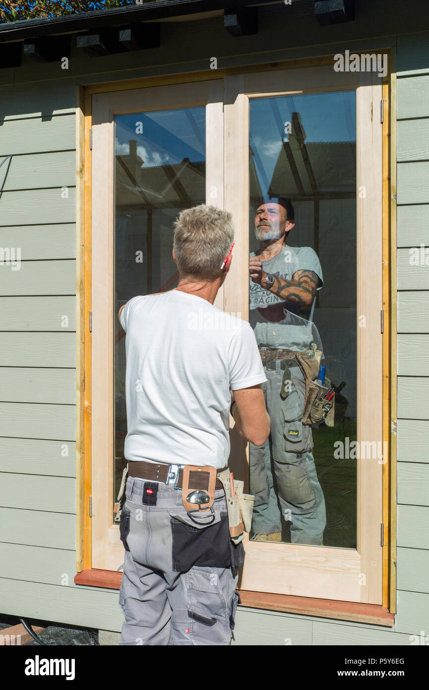 Costruzione di un studio in un giardino Herne Bay Kent REGNO UNITO Foto Stock