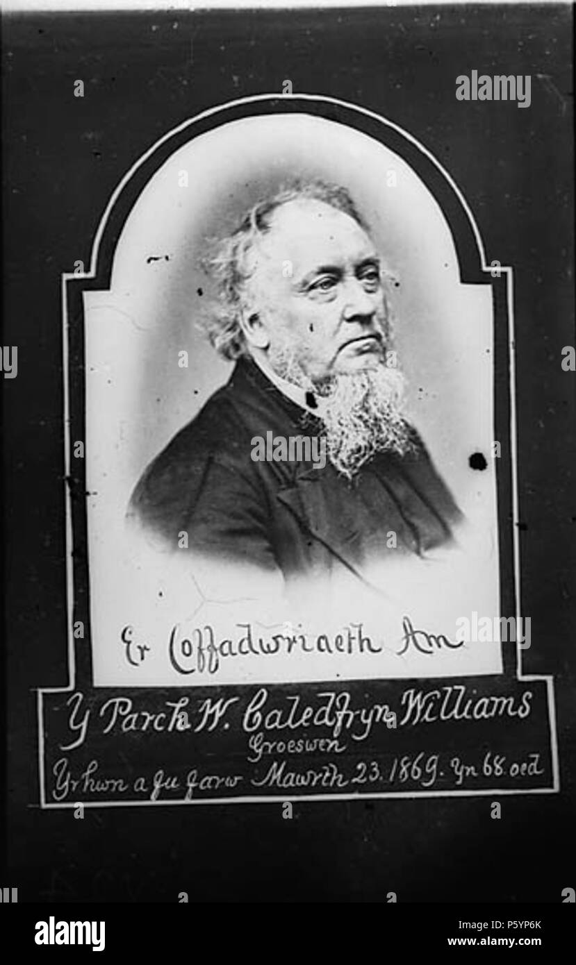 Er Coffadwriaeth Am Y Parch W Caledfryn Williams, Groeswen [GRAPHIC].. 1 negativi : vetro, collodio umido, b&W ; 11 x 16,5 cm. circa 1865. Thomas, Giovanni, 521 Er Coffadwriaeth Am Y Parch W Caledfryn Williams, Groeswen NLW3364199 Foto Stock