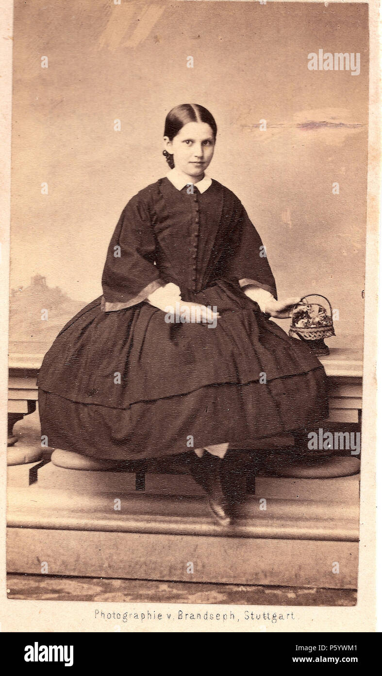 N/A. Deutsch: Fanny Vischer-Roser, Adoptivtochter von Arthur Conradi und Emilie Roser, verheiratet mit Emil Andree, il Dott. med. prakt. Arzt, auf einer Boccherini von Friedrich Brandseph, albumina Abzug um 1862 . circa 1862. Friedrich Brandseph 548 Fanny Roser ver. Emil Andree, il Dott. med. prakt. Arzt Foto Stock