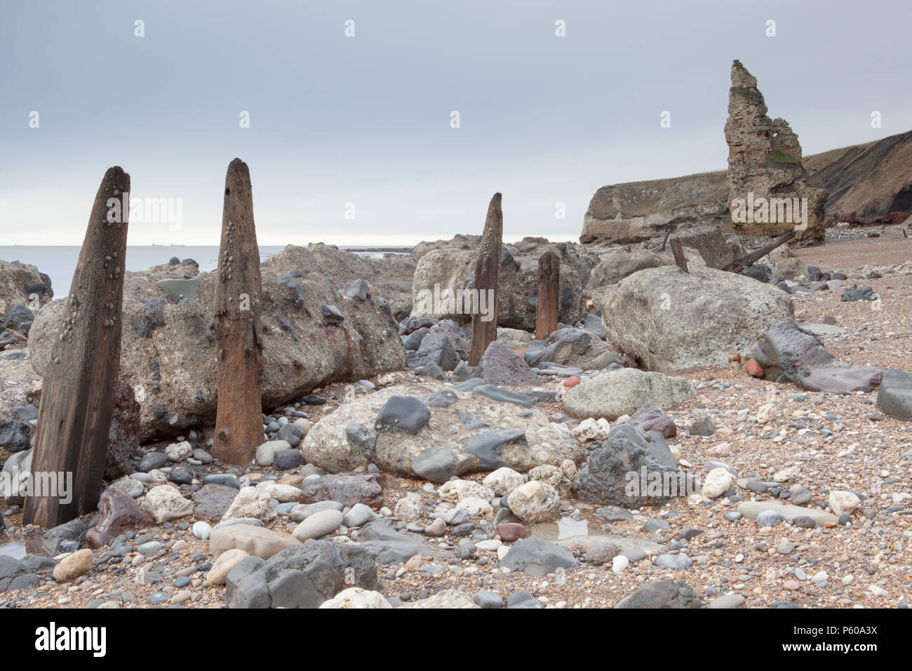 Spiaggia di chimica vicino a Seaham sulla contea di Durham costa mostra le devastazioni di centinaia di anni di estrazione mineraria e di industria pesante Foto Stock