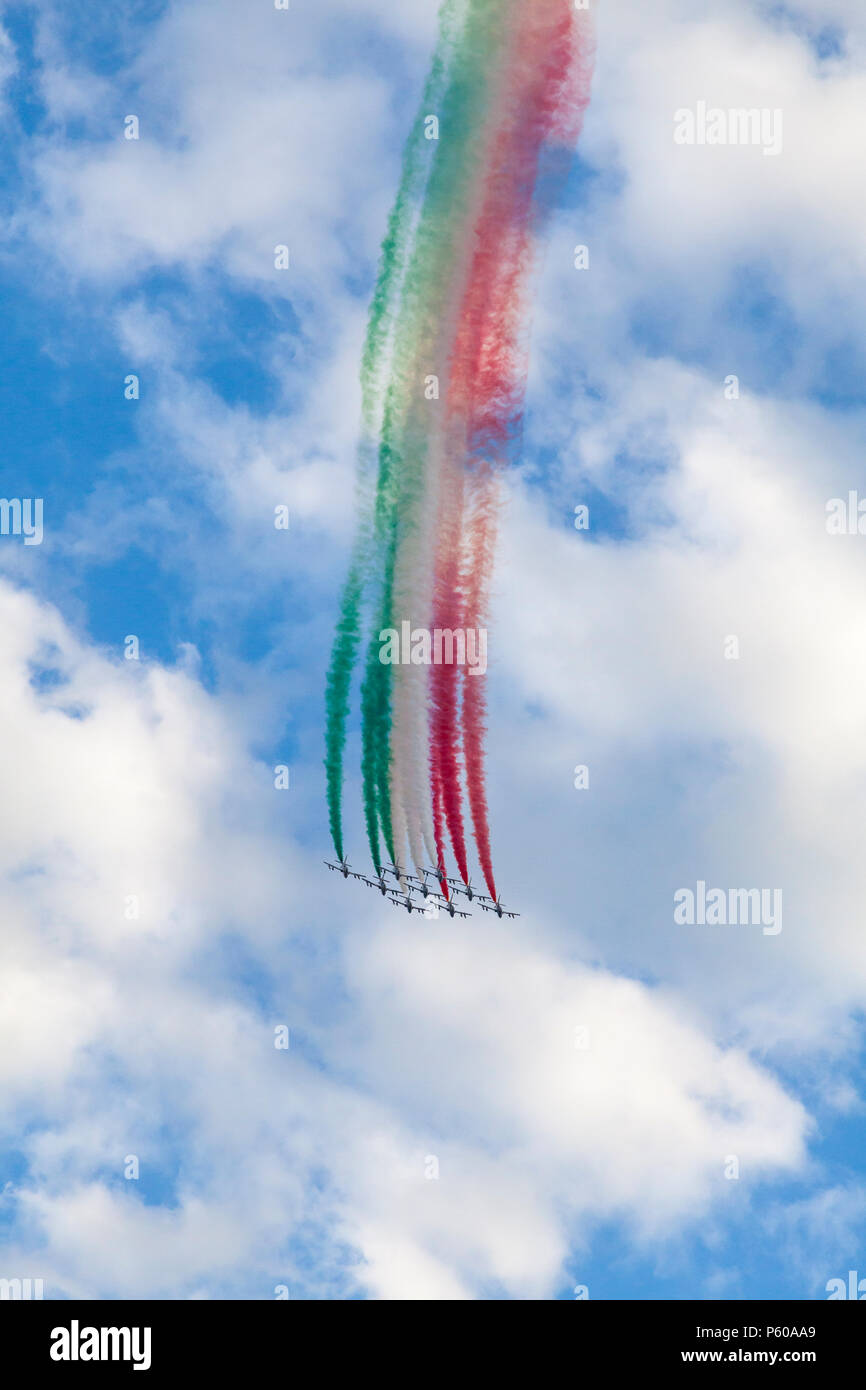 Frecce Tricolori, la Nazionale Italiana di Acrobazia Team, Venezia, Veneto, Italia in occasione della ricorrenza del 1918 Battaglia del Solstizio e la morte di Fran Foto Stock