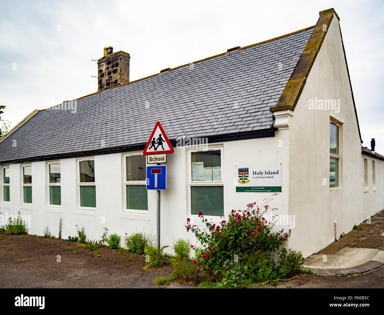 Chiesa di Inghilterra prima scuola su Lindisfarne Isola Santa Northumberland England Regno Unito Foto Stock
