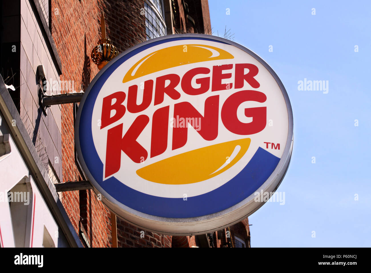 Copenhagen, Danimarca - 26 Giugno 2018: Burger King hamburger restaurant sign su un edificio. Burger King è un americano di catena globale di hamburger fast fo Foto Stock