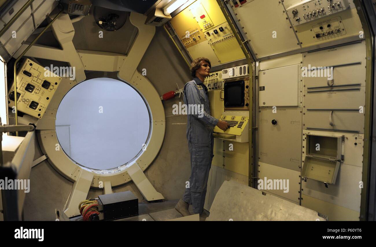 Spacelab era un laboratorio riutilizzabile usato su certi spaceflights volato da lo Space Shuttle. Il laboratorio costituito di più componenti, tra cui un modulo pressurizzato, un vettore non pressurizzato e di altri componenti hardware correlati alloggiata nella stiva dello Shuttle. I componenti sono stati disposti in varie configurazioni per soddisfare le esigenze di ogni volo spaziale. Componenti Spacelab volò il 22 missioni navetta tra novembre 1983 e aprile 1998. Deuthes Museo. Monaco di Baviera. Germania. Foto Stock