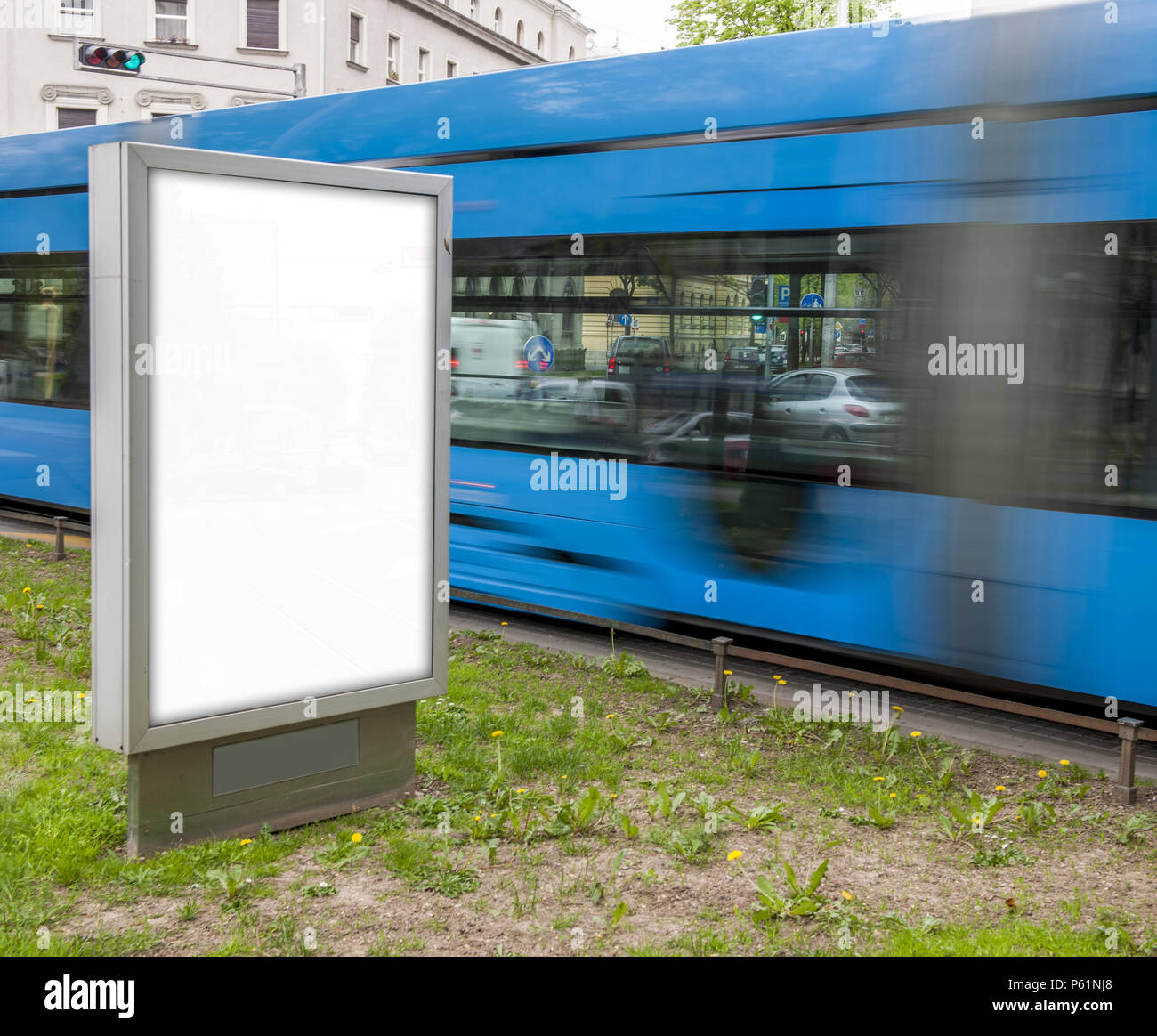 Blank Citylight Poster mockup con un tram in background Foto Stock
