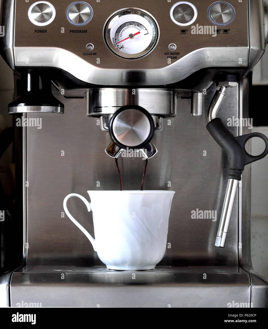 Macchina per il caffè espresso con tazza Foto Stock