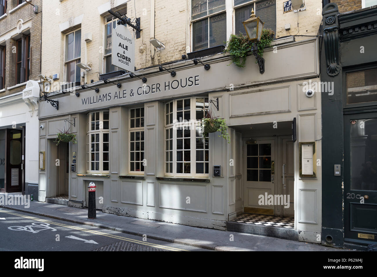 Williams Ale & Cider house di Artillery Lane, Spitalfields, London,  England, Regno Unito Foto stock - Alamy
